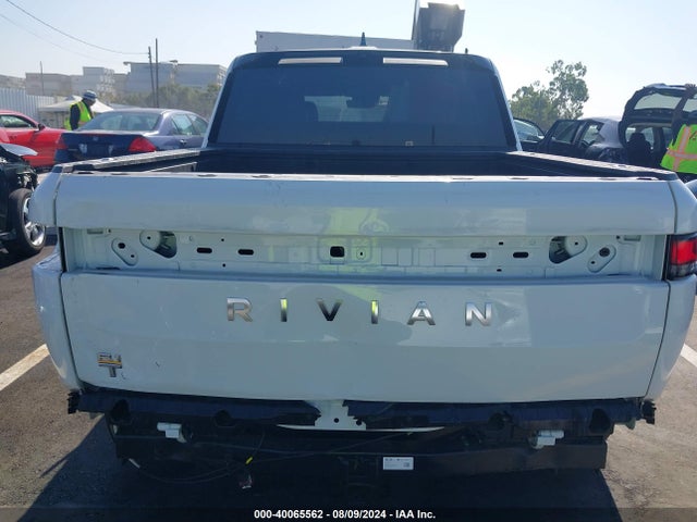 Rivian R1t Adventure 2022 7FCTGAAA9NN014280 Image 17