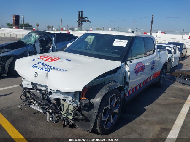 Rivian R1t Adventure 2022 7FCTGAAA9NN014280 Image 2