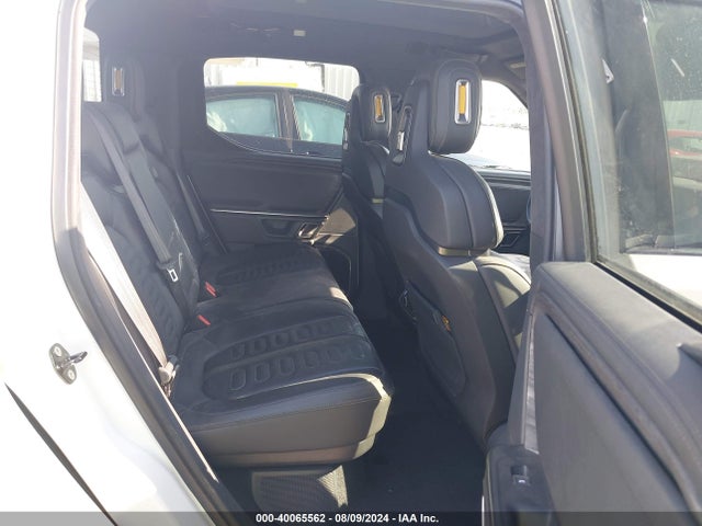 Rivian R1t Adventure 2022 7FCTGAAA9NN014280 Image 8