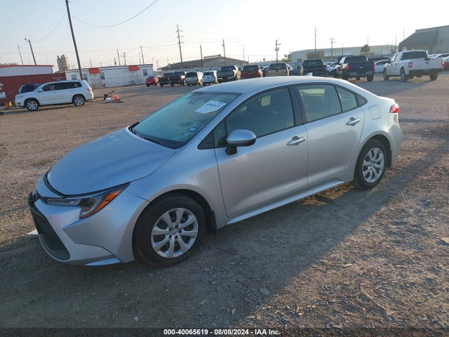 Toyota COROLLA LE 2022 JTDEPMAE1N3026826 Image 2