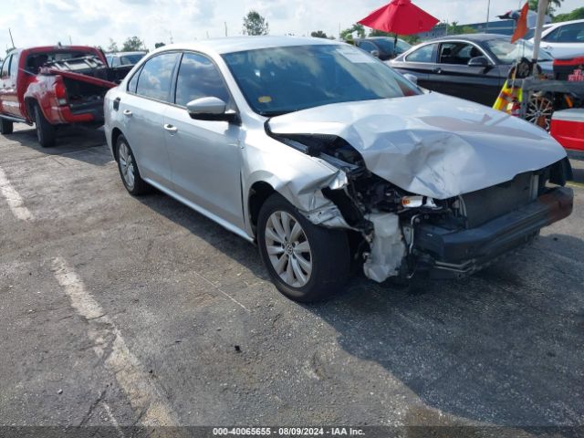 1VWAT7A37FC029299 Volkswagen Passat 1.8t Wolfsburg Edition