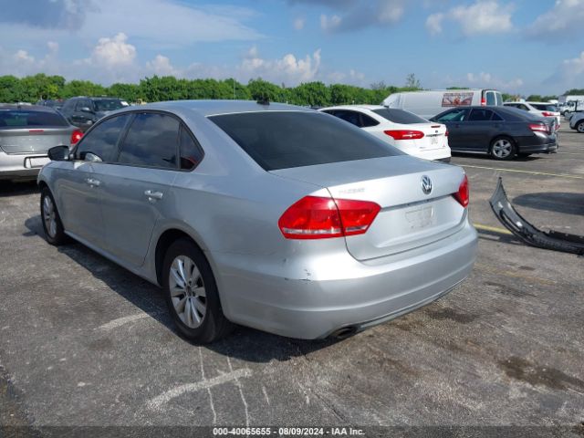 1VWAT7A37FC029299 Volkswagen Passat 1.8t Wolfsburg Edition