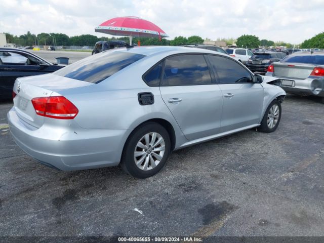 1VWAT7A37FC029299 Volkswagen Passat 1.8t Wolfsburg Edition