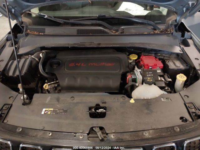 3C4NJDBBXKT696851 Jeep Compass Latitude 4x4