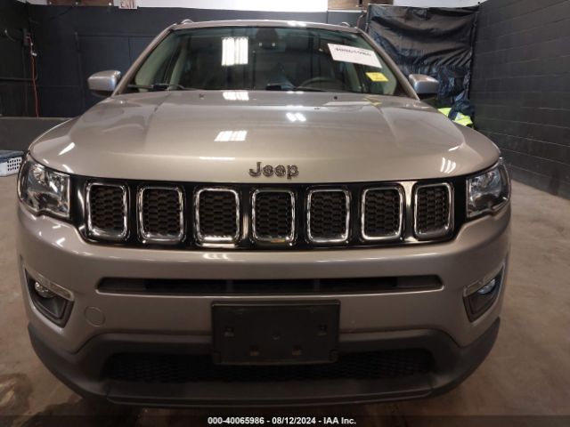 3C4NJDBBXKT696851 Jeep Compass Latitude 4x4