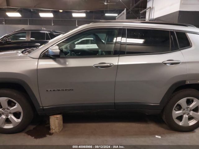 3C4NJDBBXKT696851 Jeep Compass Latitude 4x4