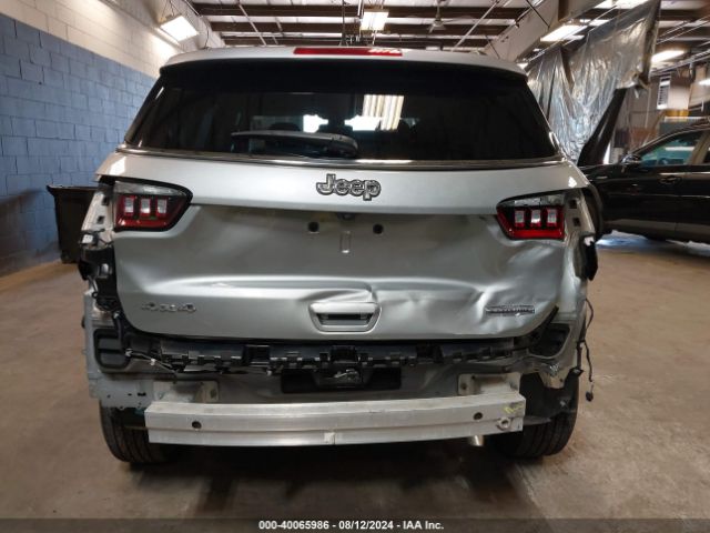 3C4NJDBBXKT696851 Jeep Compass Latitude 4x4