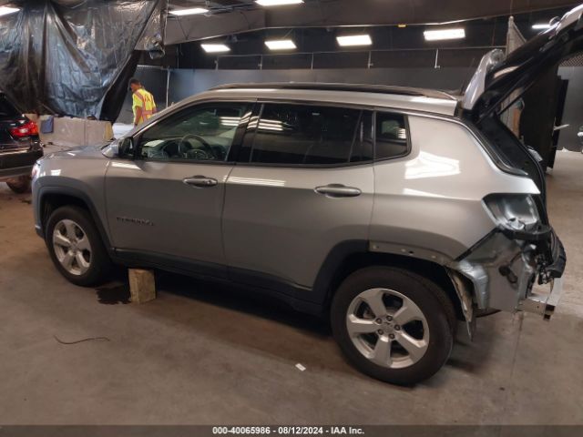 3C4NJDBBXKT696851 Jeep Compass Latitude 4x4