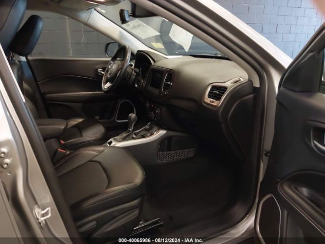 3C4NJDBBXKT696851 Jeep Compass Latitude 4x4