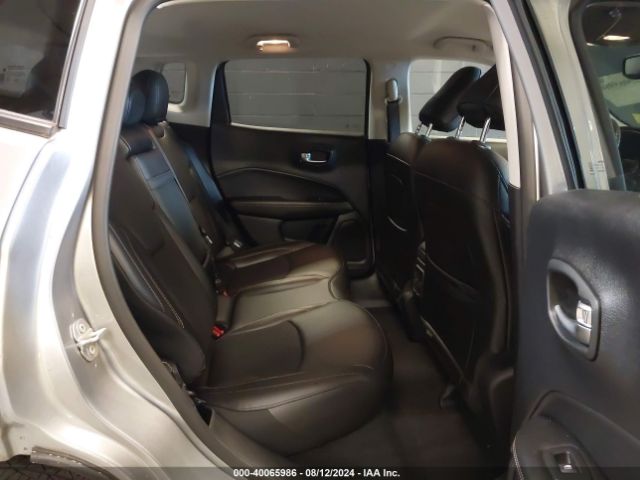 3C4NJDBBXKT696851 Jeep Compass Latitude 4x4
