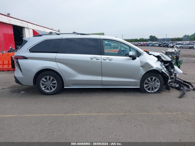 5TDKSKFC4MS040262 Toyota SIENNA LE