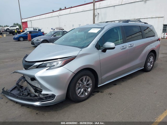 5TDKSKFC4MS040262 Toyota SIENNA LE