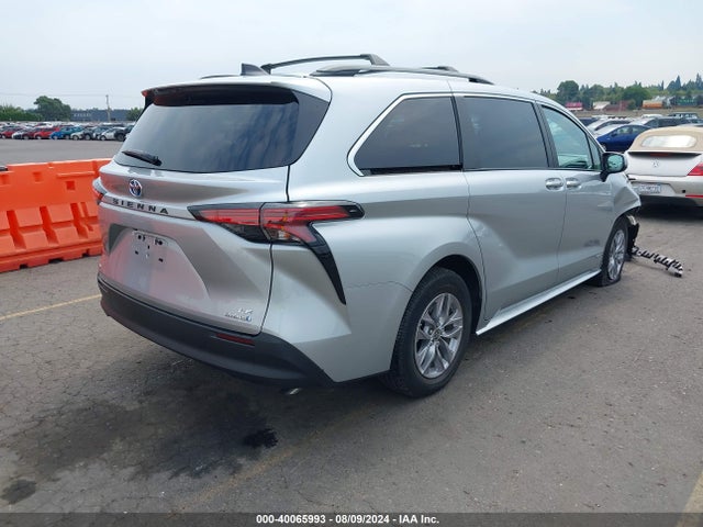 5TDKSKFC4MS040262 Toyota SIENNA LE