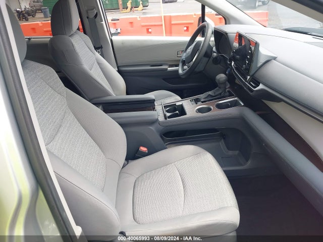 5TDKSKFC4MS040262 Toyota SIENNA LE