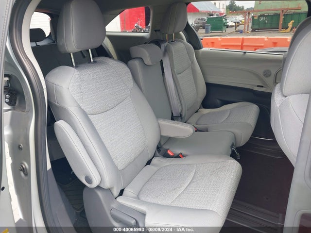5TDKSKFC4MS040262 Toyota SIENNA LE
