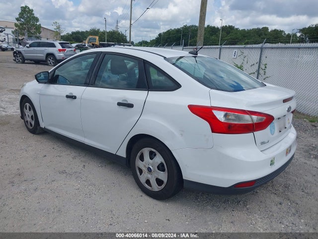 Ford FOCUS S 2014 1FADP3E26EL316202 Image 3