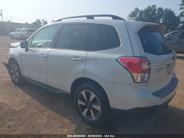 Subaru Forester 2.5i Premium 2017 JF2SJADC3HH565079 Image 3