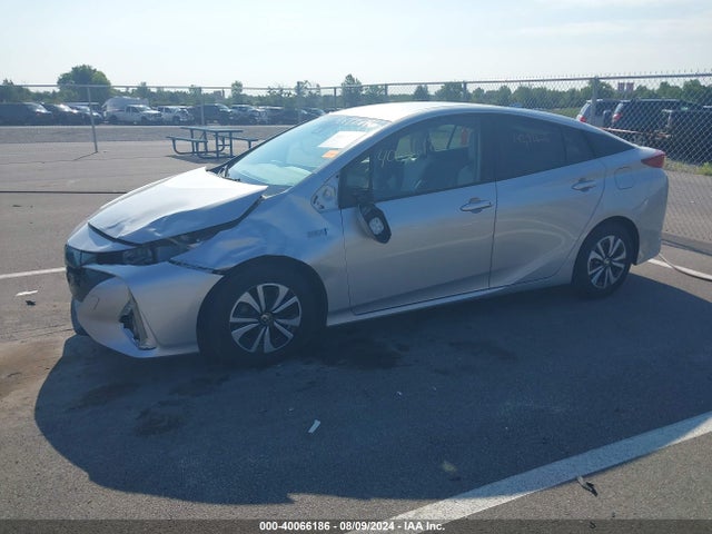 Toyota Prius Prime Premium 2018 JTDKARFP4J3099159 Image 2