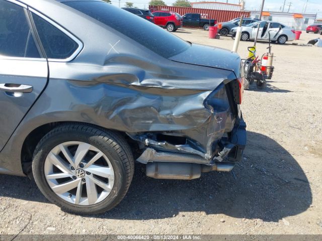 1VWBA7A31JC030063 Volkswagen Passat 2.0t Se