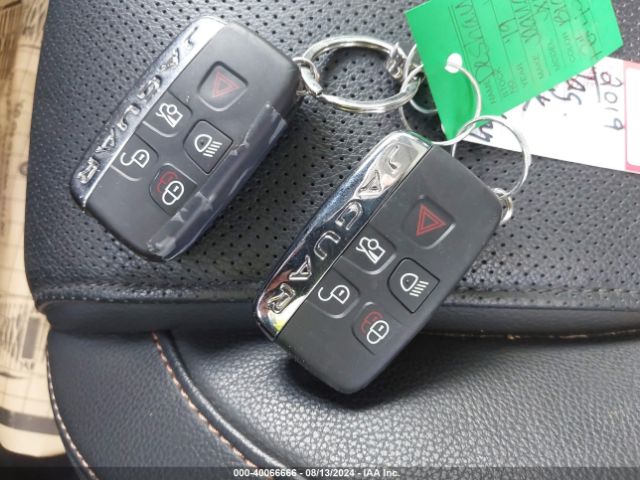 2019 JAGUAR XE SAJAE4GX6KCP54121 Photo 10