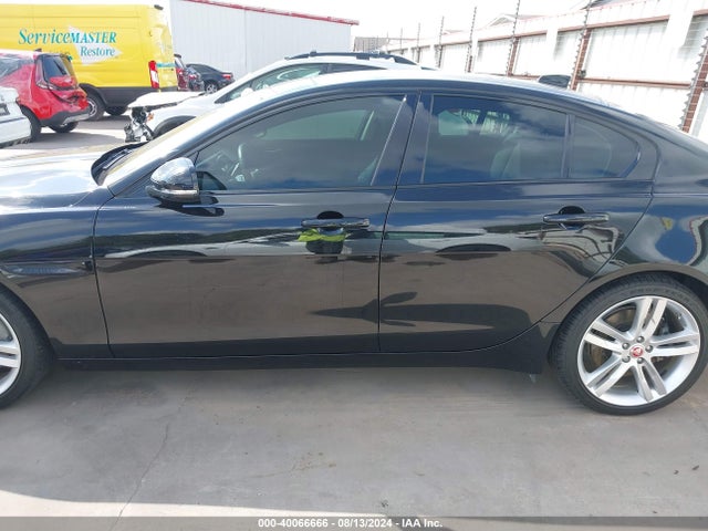 SAJAE4GX6KCP54121 Jaguar Xe 30t Prestige