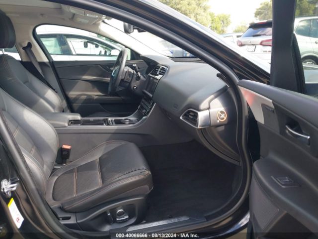 2019 JAGUAR XE SAJAE4GX6KCP54121 Photo 4