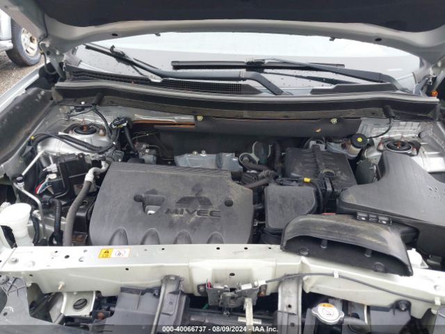 JA4AZ3A36JZ021432 Mitsubishi Outlander Le