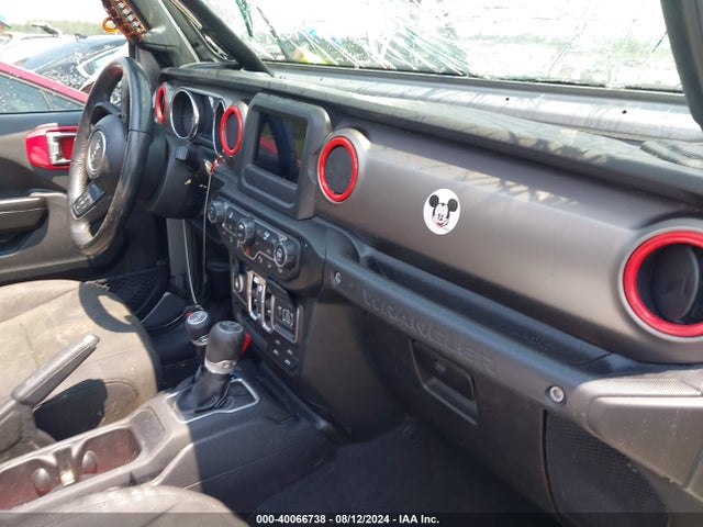 1C4HJXDGXJW123383 Jeep Wrangler Unlimited Sport S 4x4