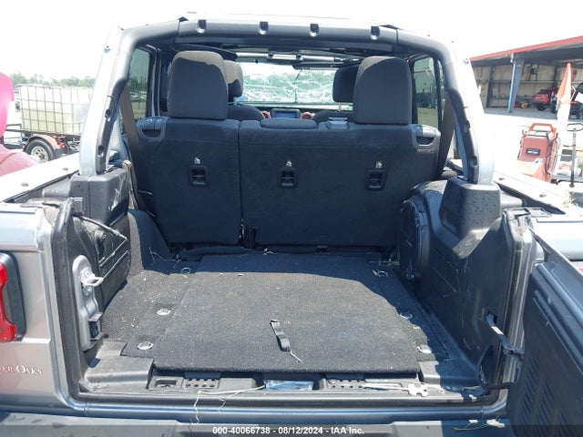 1C4HJXDGXJW123383 Jeep Wrangler Unlimited Sport S 4x4