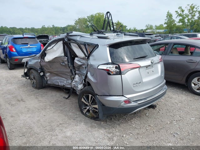 Toyota Rav4 Xle 2017 2T3RFREV0HW638951 Image 3