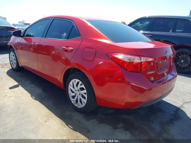 Toyota COROLLA LE 2018 5YFBURHE5JP792591 Image 3