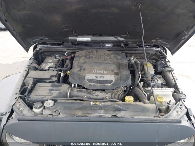 1C4BJWEG9HL680487 Jeep Wrangler Unlimited Sahara 4x4