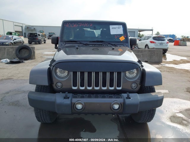 1C4BJWEG9HL680487 Jeep Wrangler Unlimited Sahara 4x4