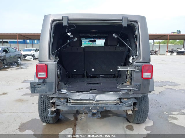 1C4BJWEG9HL680487 Jeep Wrangler Unlimited Sahara 4x4