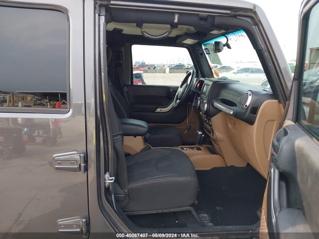 1C4BJWEG9HL680487 Jeep Wrangler Unlimited Sahara 4x4
