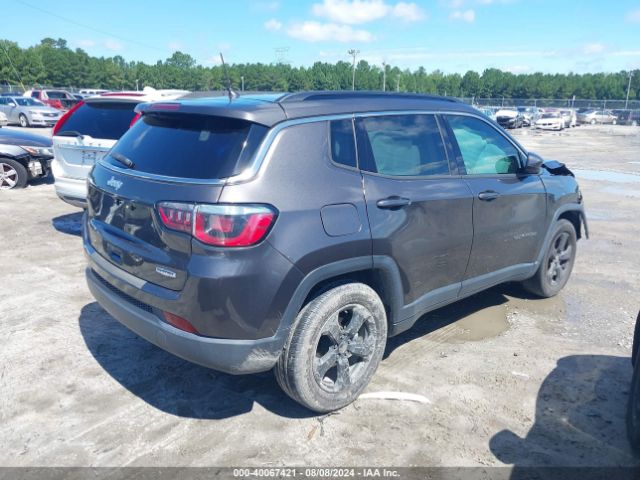 3C4NJCBB3JT488867 Jeep Compass Latitude Fwd