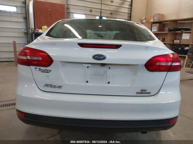 Ford FOCUS SE 2016 1FADP3F22GL386197 Image 16
