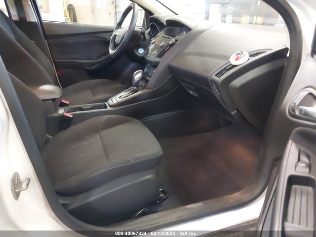 Ford FOCUS SE 2016 1FADP3F22GL386197 Image 5