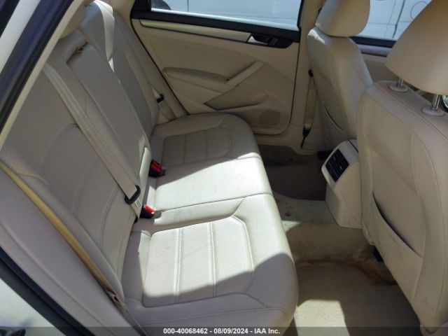 1VWBT7A31FC006976 Volkswagen Passat 1.8t Se