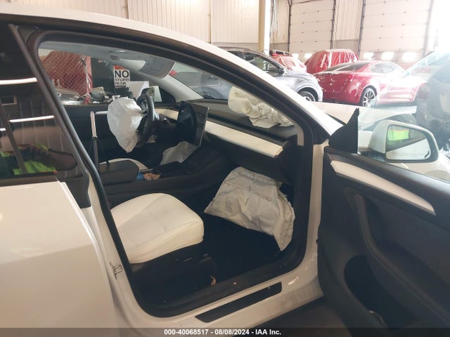 2023 TESLA MODEL Y 7SAYGDEE9PF627465 Photo 4