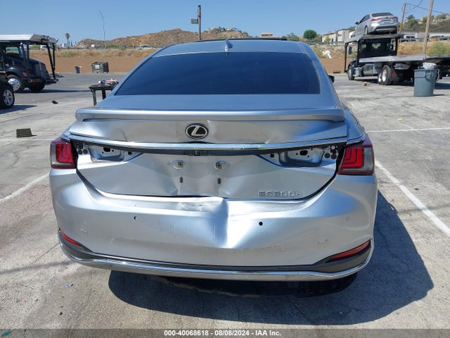 58ADA1C16PU036730 Lexus ES 300H