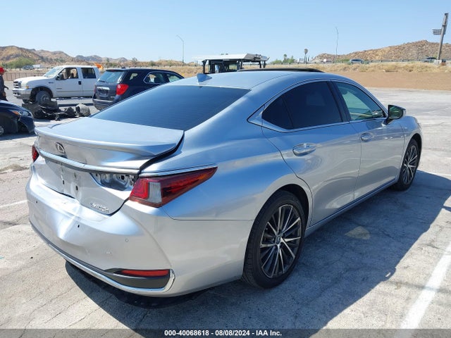 58ADA1C16PU036730 Lexus ES 300H