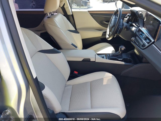 58ADA1C16PU036730 Lexus ES 300H