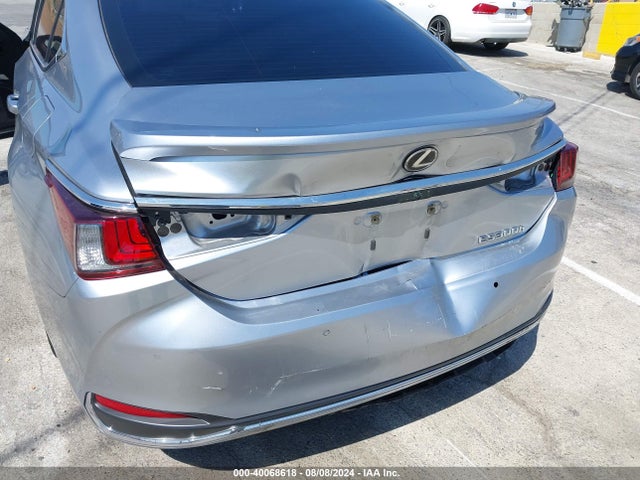 58ADA1C16PU036730 Lexus ES 300H