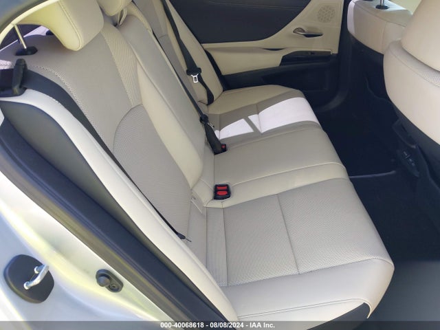 58ADA1C16PU036730 Lexus ES 300H