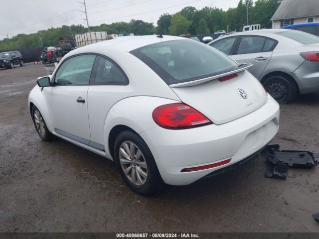 2017 VOLKSWAGEN BEETLE 3VWF17AT3HM607055 Photo 2