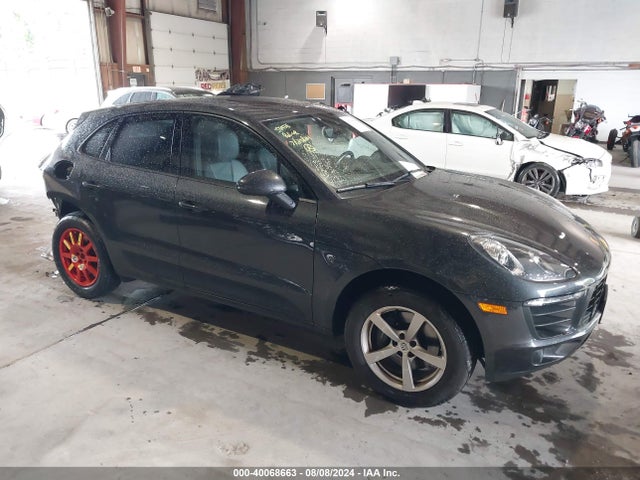 2018 PORSCHE MACAN WP1AA2A51JLB17043 Photo 0