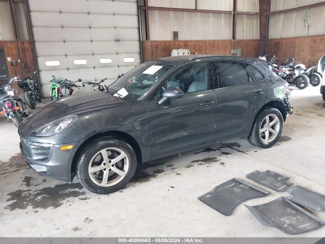 2018 PORSCHE MACAN WP1AA2A51JLB17043 Photo 1
