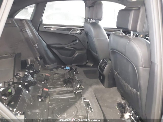 2018 PORSCHE MACAN WP1AA2A51JLB17043 Photo 7