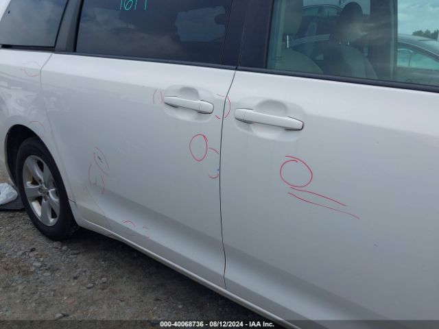 5TDKK3DC9FS629688 Toyota Sienna Le 8 Passenger